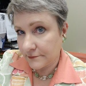 Meet your Posher, Gwen